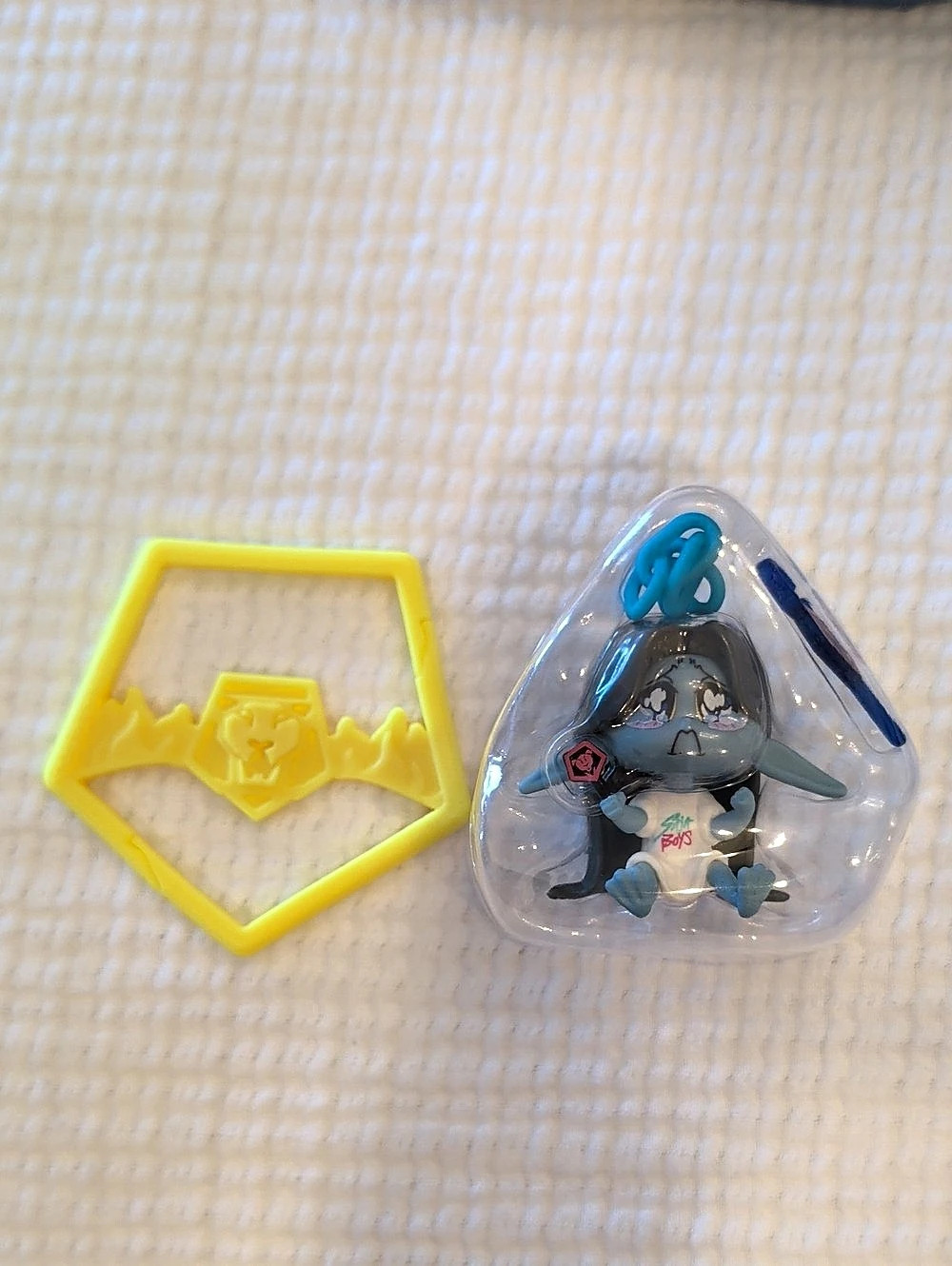 Water Demon Fan KPop Demon Hunters Hello Friend Mini Reveal Mystery Pack Mattel